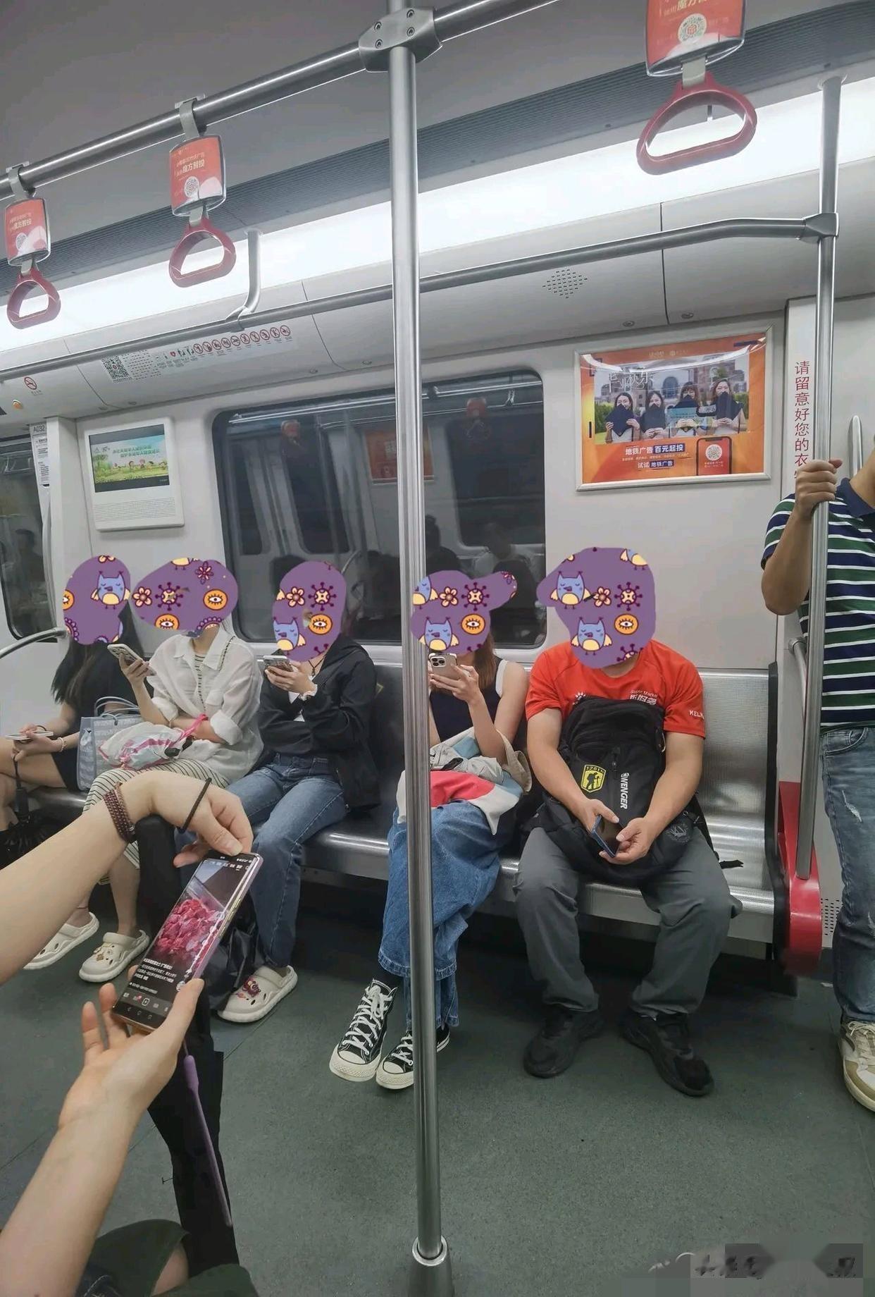 在地铁上发现一个规律，iPhone是绝大部分妹子的标配[抠鼻]型号从iPhone