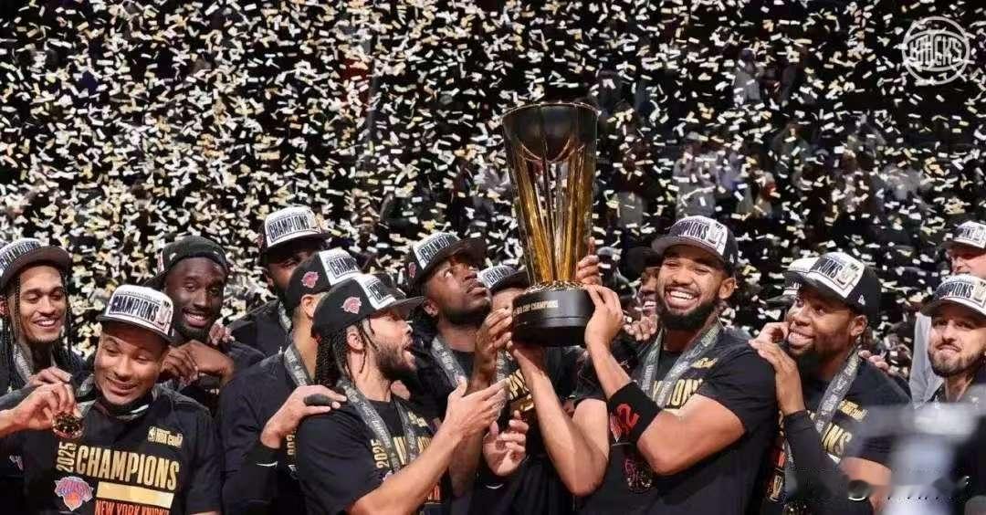 时隔52年，纽约尼克斯终于再次拿到冠军！
 
疯了！彻底疯了！拉斯维加斯球馆的彩