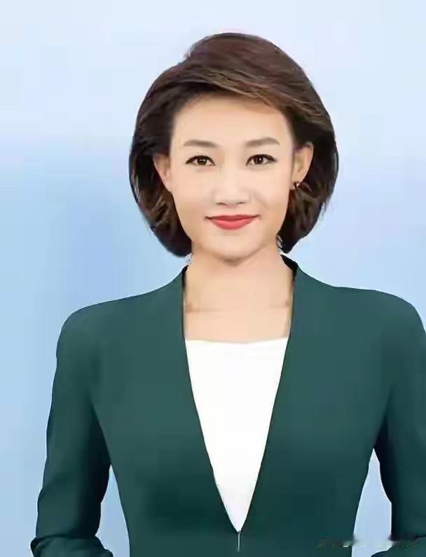 有谁还记得《新闻联播》里的李梓萌？
李梓萌，《新闻联播》里的定海神针，
十几年如