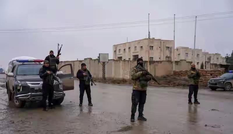 叙利亚与库尔德武装前线拔枪对峙：整合限期将至，停火迎关键转折