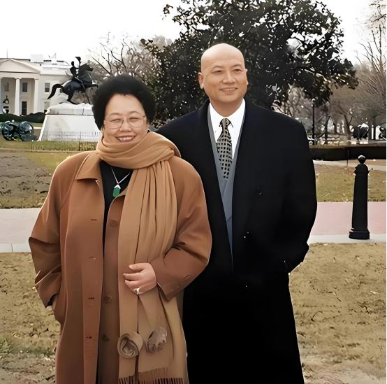 那个和现实中的“唐僧”当了36年夫妻的女人走了，她曾遭到无数女人的羡慕。据悉，陈