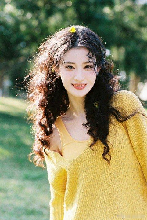 王楚然拆角色盲盒王楚然拆角色盲盒也太惊喜了！从古装仙子到都市社畜，每个角色都鲜活