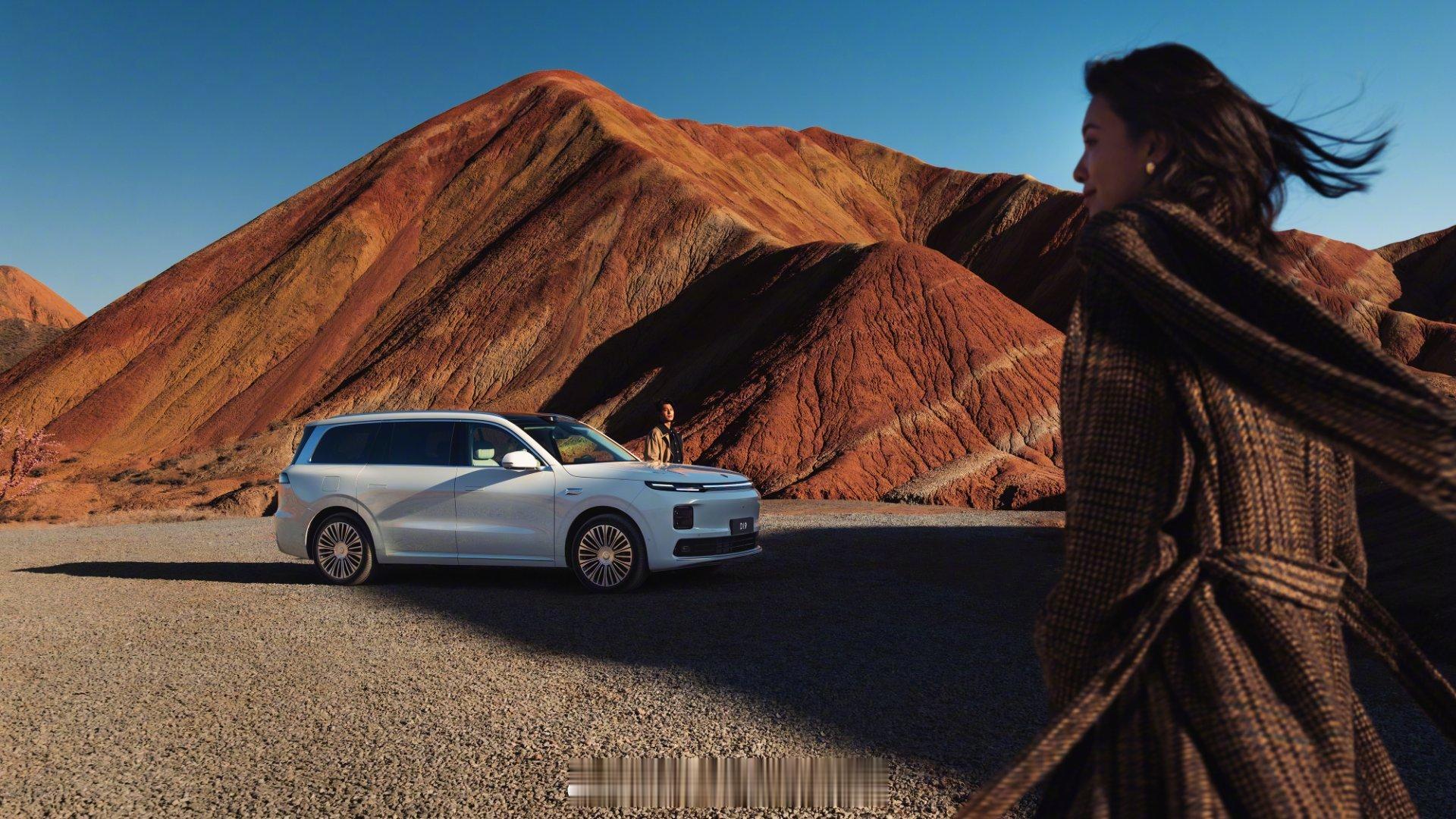 零跑十周年之际，D系列两款旗舰D19与D99正式亮相。D系列汇聚多项行业首创技术