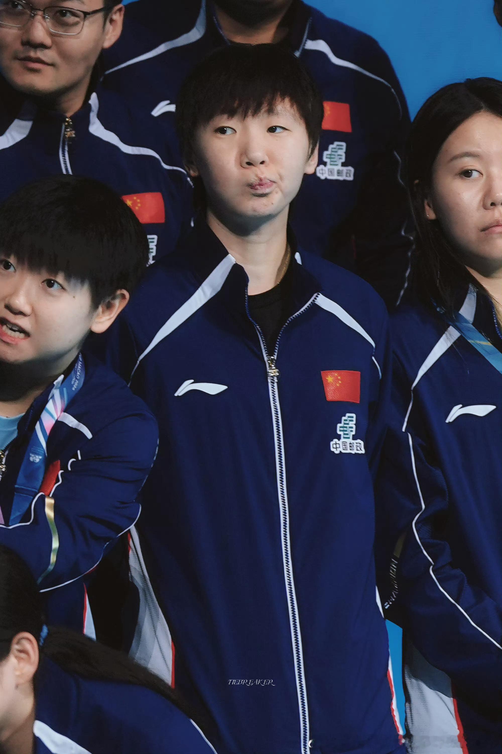 没有拉踩的意思，左边的女孩好灵动好漂亮好可爱吖孙颖莎