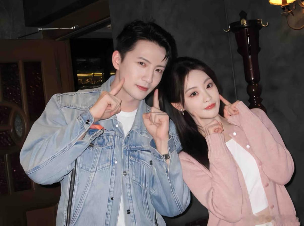 杨仕泽发藏头诗说自己单身 杨仕泽在今年生日直播的时候就说啦自己是“空巢老人” 了