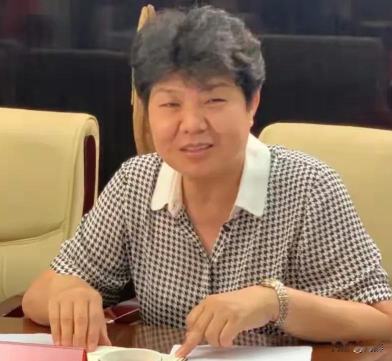 都说现在的社会是“逢进必考”，尤其是有“金饭碗”之称的公务员，那更是考核极为严格