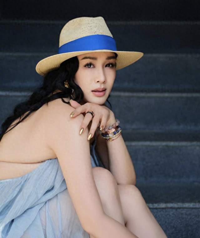 钟丽缇林志颖复刻旧照：16年前抱在怀里的婴儿，如今高过了妈妈