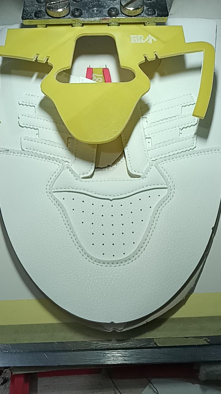 2025年打工人一天工作13-14小时却很难赚到6000元，主要是因为劳动力市场