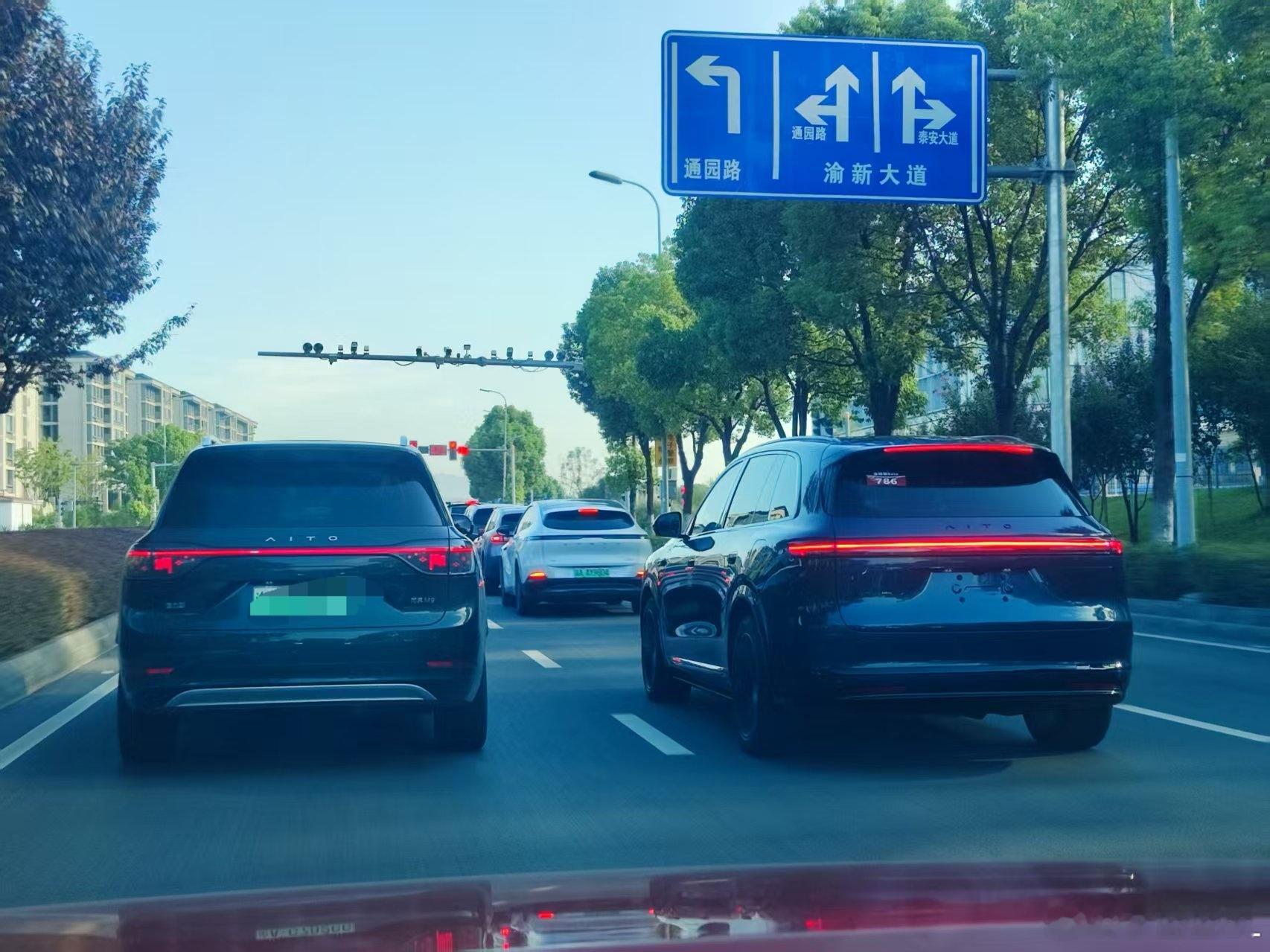 一台M9和一台M7。新款M7这么大？ ​​​