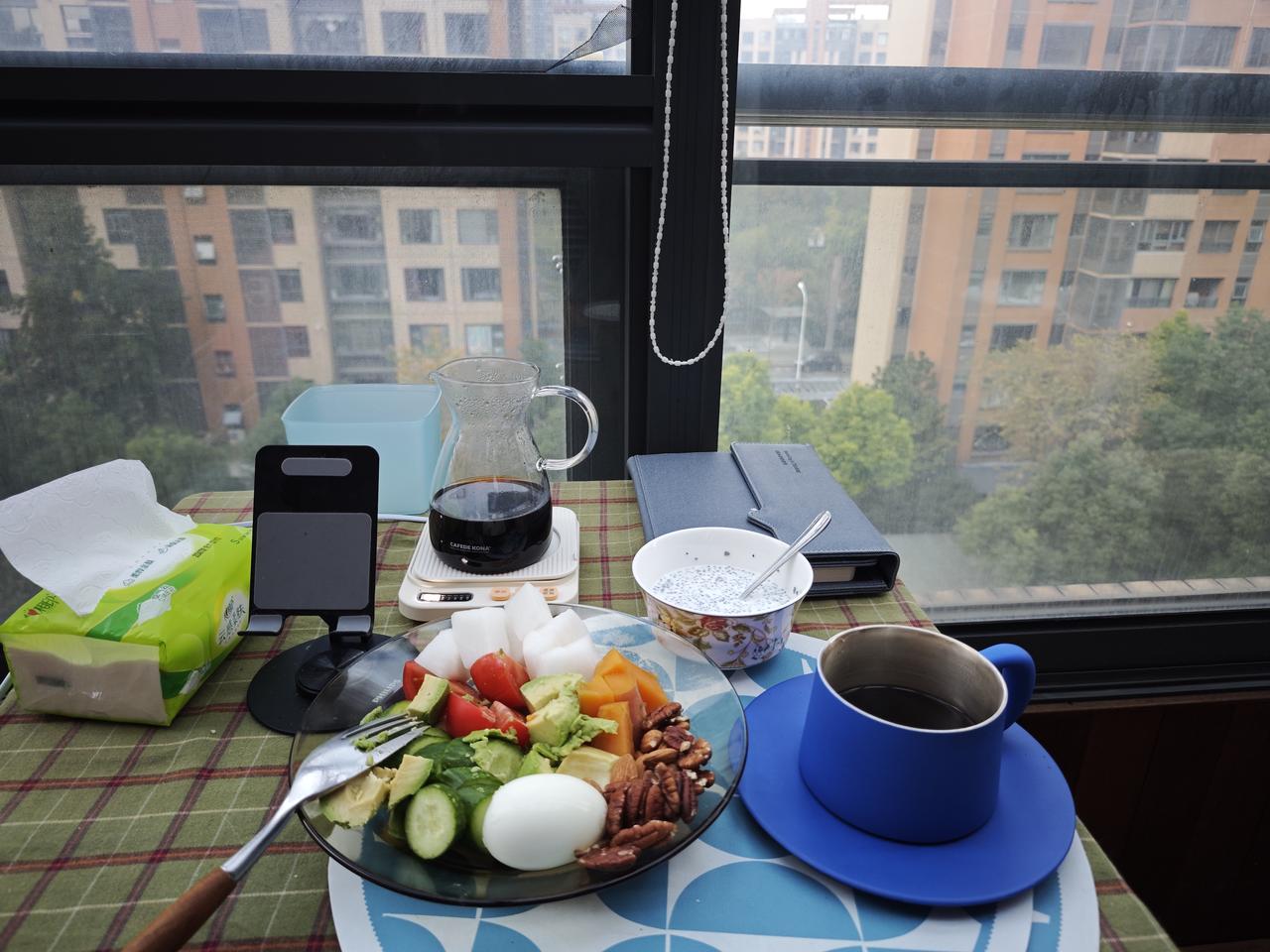 前几天遇到小明同学，时隔半年，我们都瘦了，她的目标是破百，我说好吧，破百了就知会