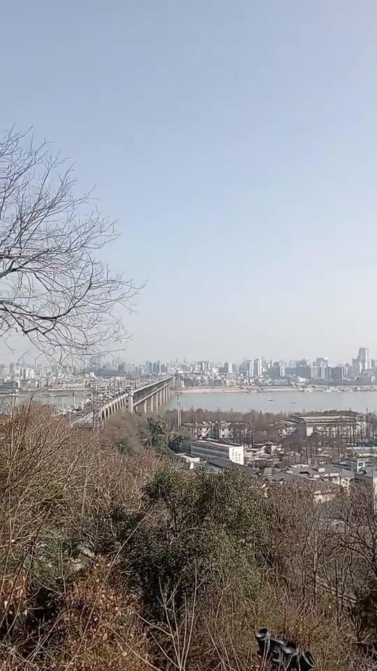 今天是大年初五，送你五福临门。
·一福吉祥如意，幸福平安。
·二福身体健康，美满