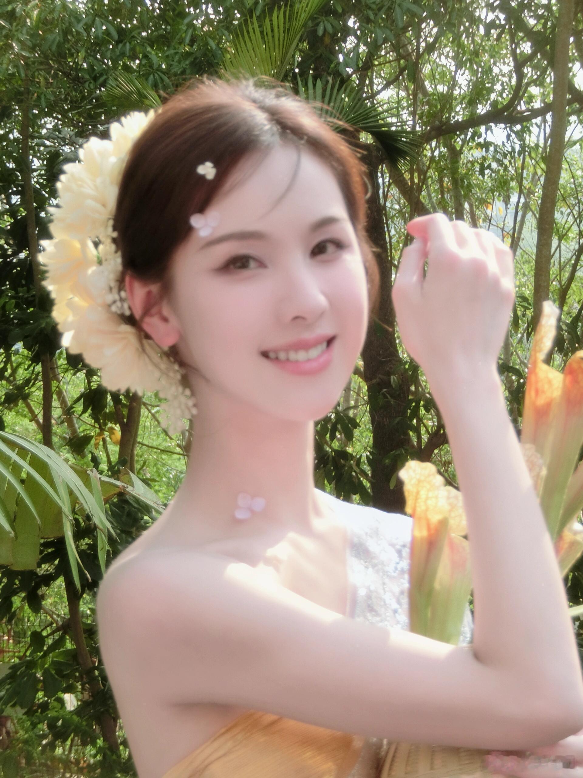 陈都灵 天竺少女🦚 穿傣族服饰的嘟嘟 
