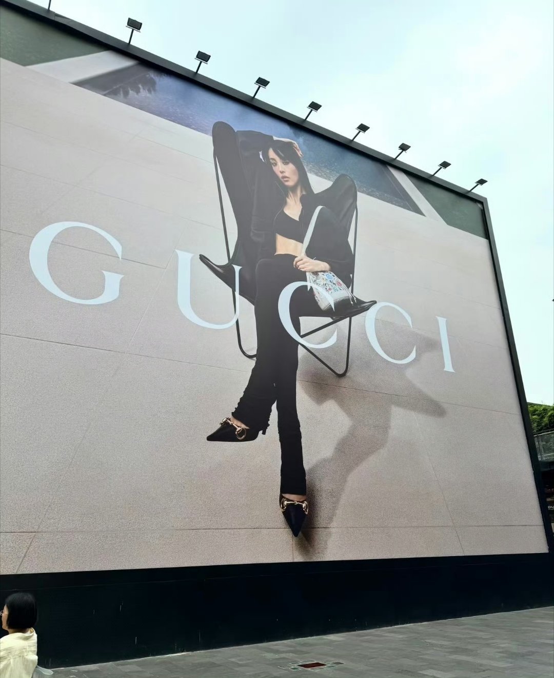 田曦薇的Gucci超大地广来了 