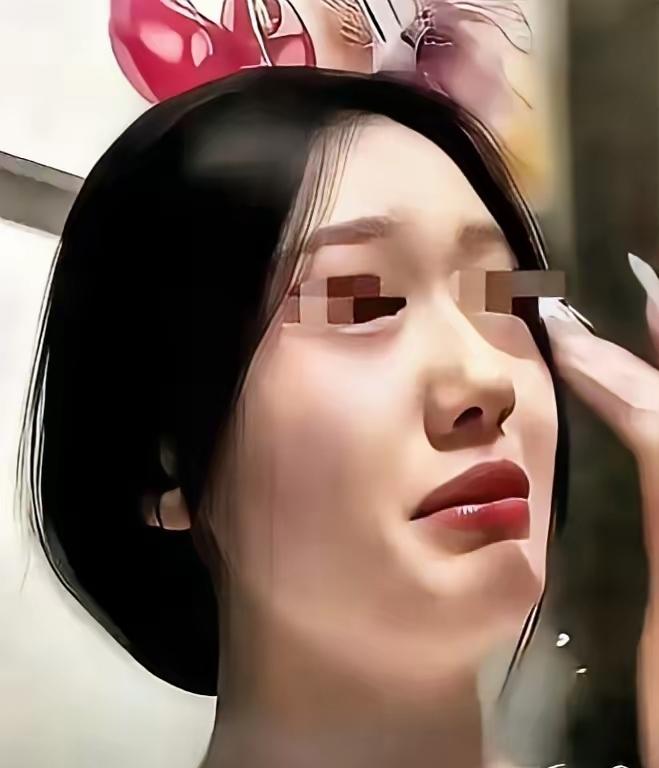 “泪目”
 苏州一位颜值出众的姑娘，
和男友谈了七年，男友洗袜子、洗内裤、买卫生