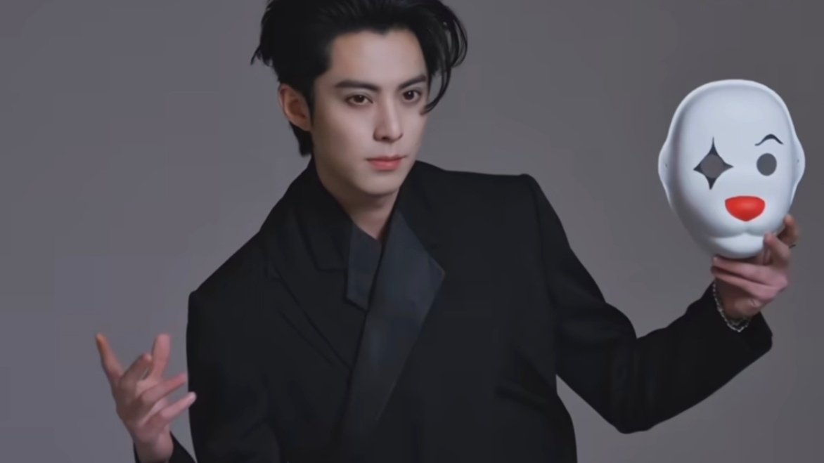 ​​​​王鹤棣魔术师王鹤棣的魔术师风格，戏剧张力很突出！​王鹤棣魔术玩家拍摄花絮