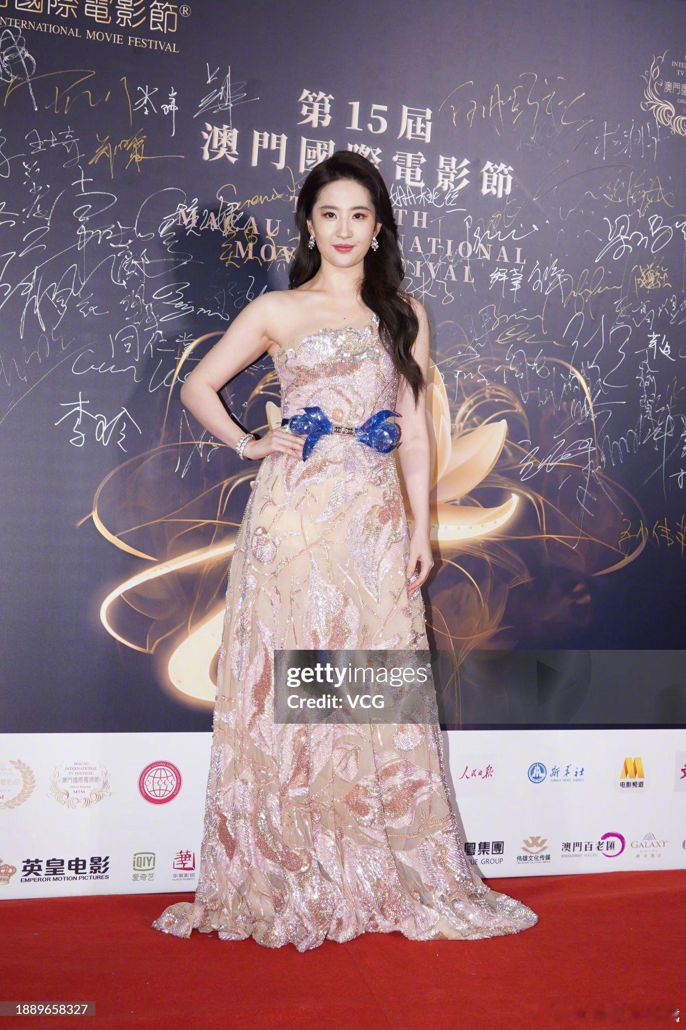 天仙可不是白叫的[并不简单]#刘亦菲周冬雨g社生图# ​​​
