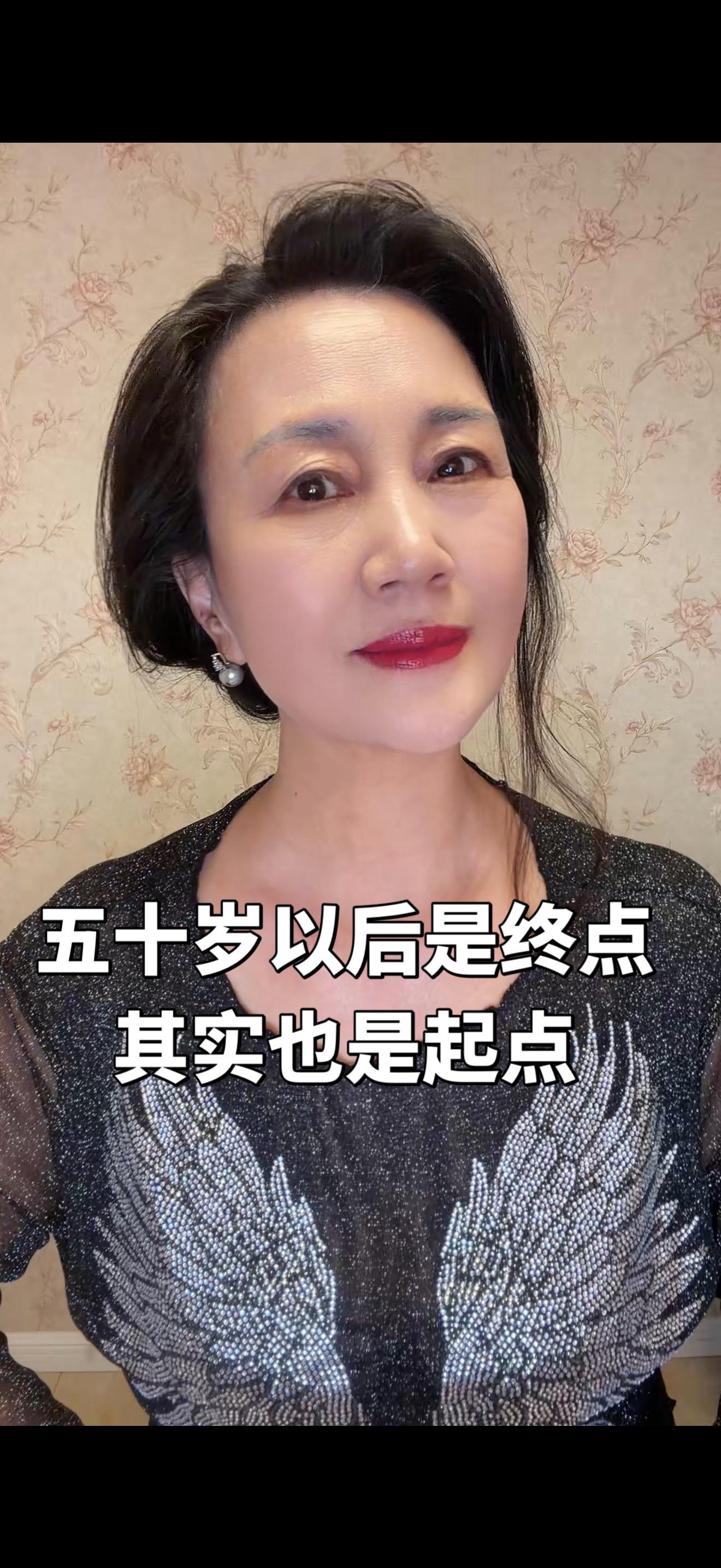 人生就像一本无解的书，翻的太急错过章节，读的太慢又怕结局潦草，不结婚怕...