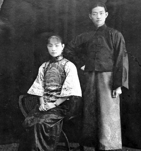 1921年，27岁的梅兰芳又娶娇妻。当夜，他丢下新媳妇，却来到另外一个女人的房间