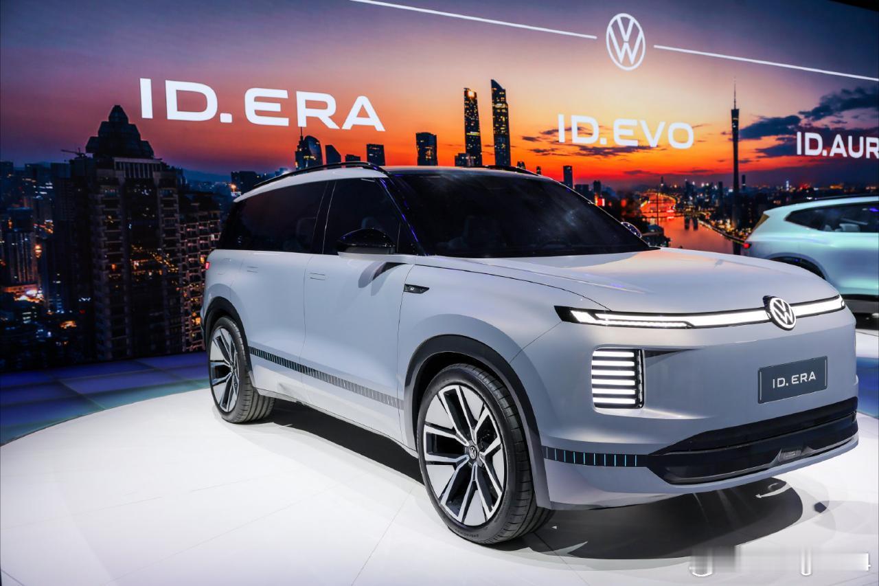 看到ID.ERA概念车的第一眼就被那种银河般的流光设计迷住了🌌！作为大众9系旗