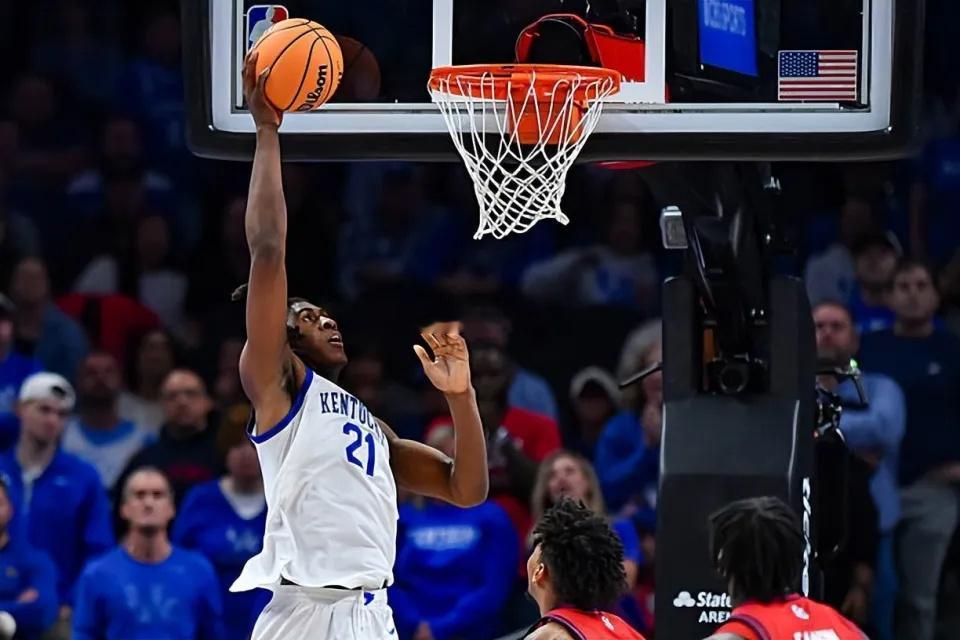 在此前的NBA选秀大会中，手握首轮第20号签的圣安东尼奥马刺选择了来自肯塔基大学