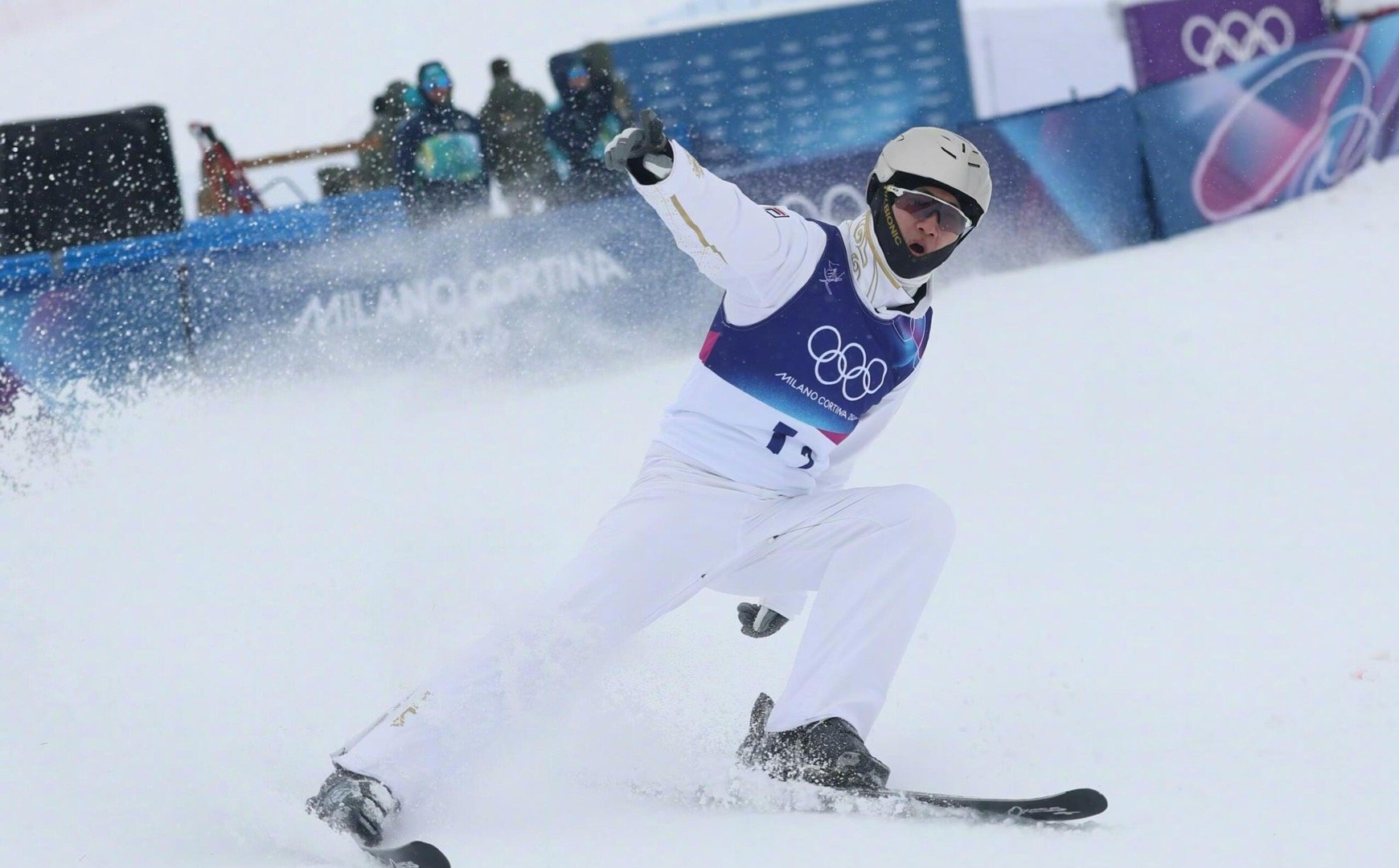 徐梦桃笑称这是第一枚奥运铜牌刚刚，米兰冬奥会自由式滑雪空中技巧混合团体决赛落幕。