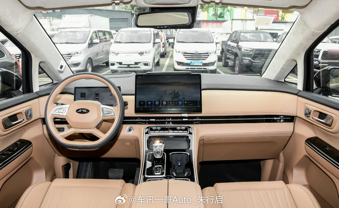 江淮瑞风RF8悦享系列车型上市，19.99万起，定位为中大型MPV，搭载1.5T