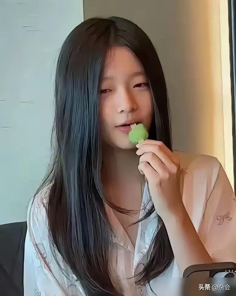 12岁小玥儿拒转北京上学，背后其实是两岸教育体系的巨大差异。
在台北读了近10年