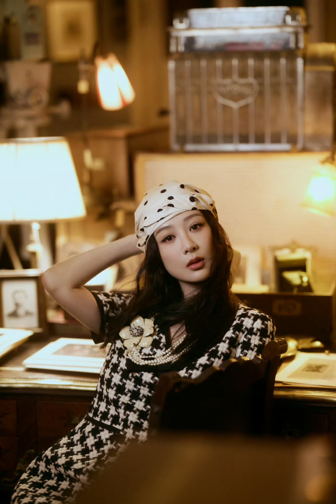 #杨紫生日高定#2024年11月6日，演员杨紫迎来了32岁生日。这一天不仅是她新