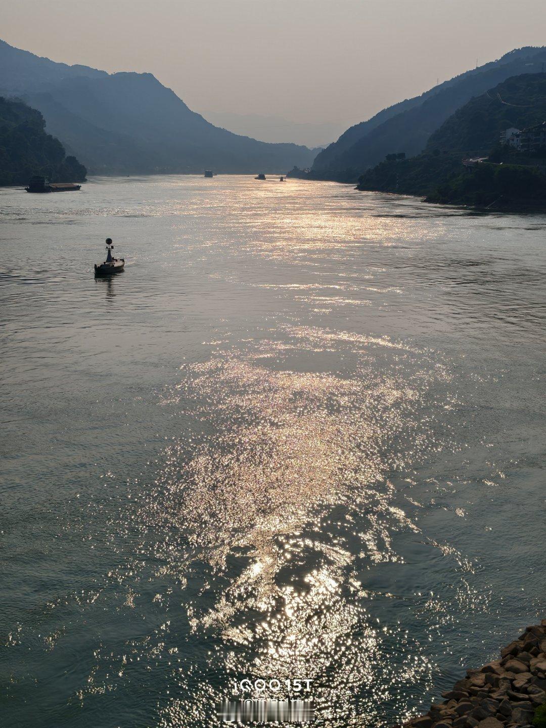iQOO15T 奔赴G348三峡公路，直面江边大逆光、强光环境全部手机直出无修，