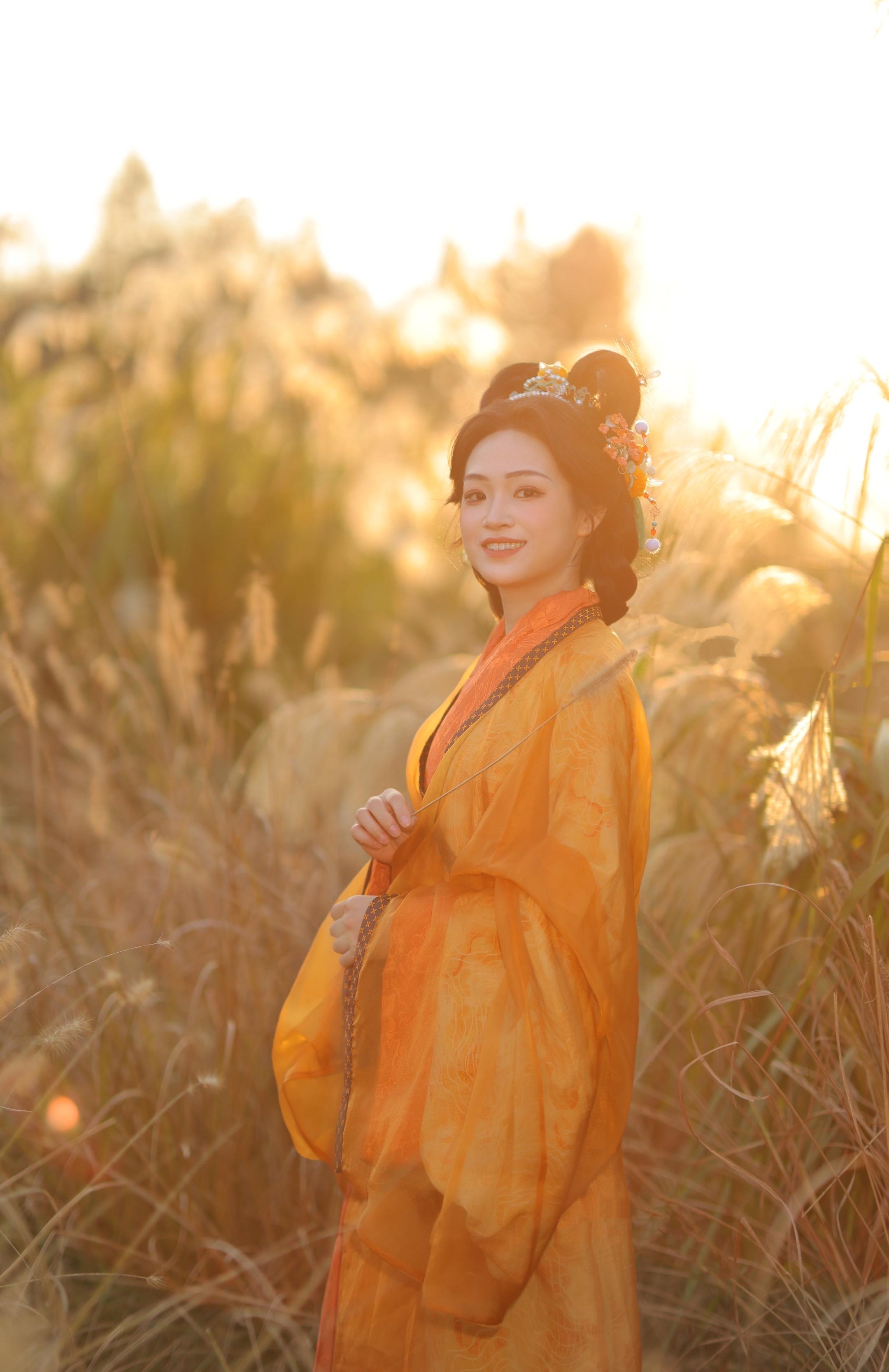 在这个落叶像雪的季节～留住美好的秋天。