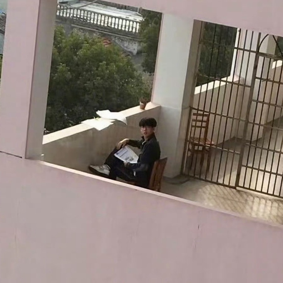 王安宇十年前备考旧照王安宇十年前备考学习的照片，好青涩的小王安宇啊！ 