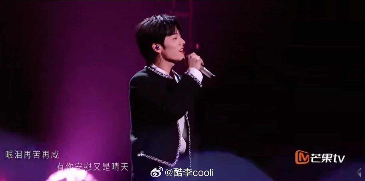 曾辉 唱出了飞轮海的感觉短剧演员曾辉在《披荆斩棘2026》初舞台全开麦翻唱《只对