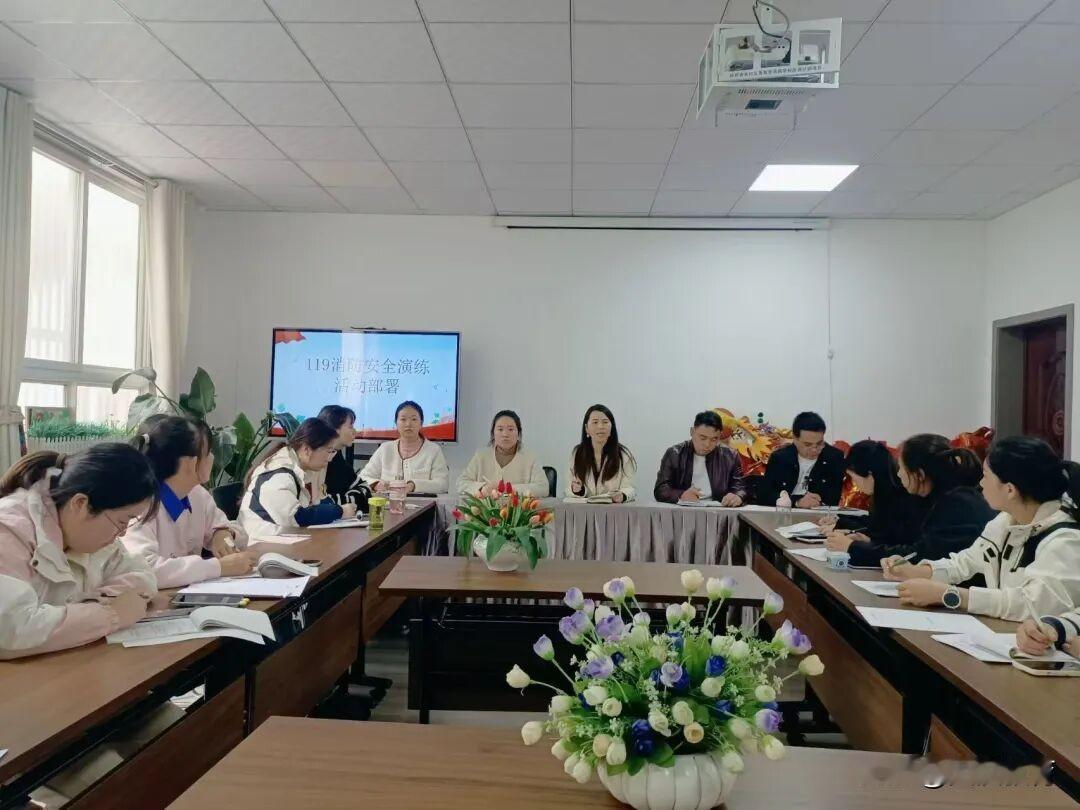 汉台区龙江街道办事处中心幼儿园消防疏散应急演练活动
在11.9消防日来临之际，我