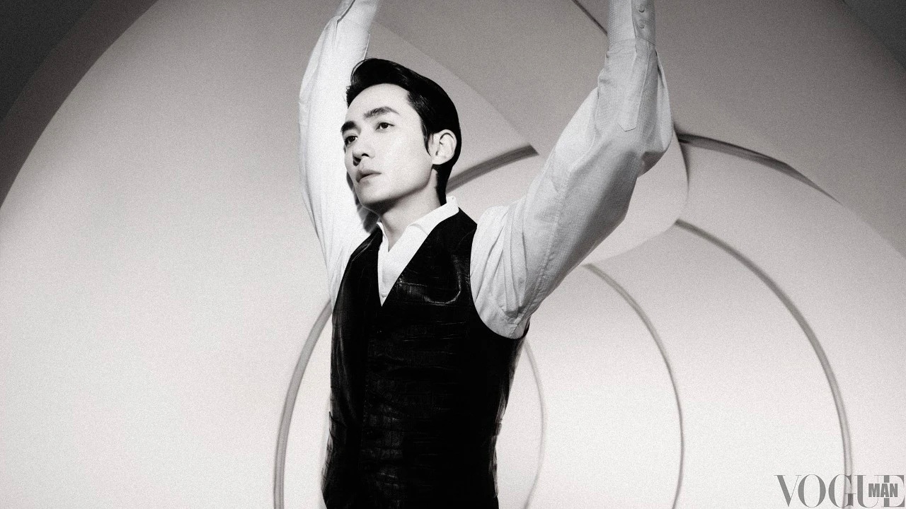 公众号这张图[舔屏][舔屏][舔屏]朱一龙vogueman封面复刻千钧一发朱一龙