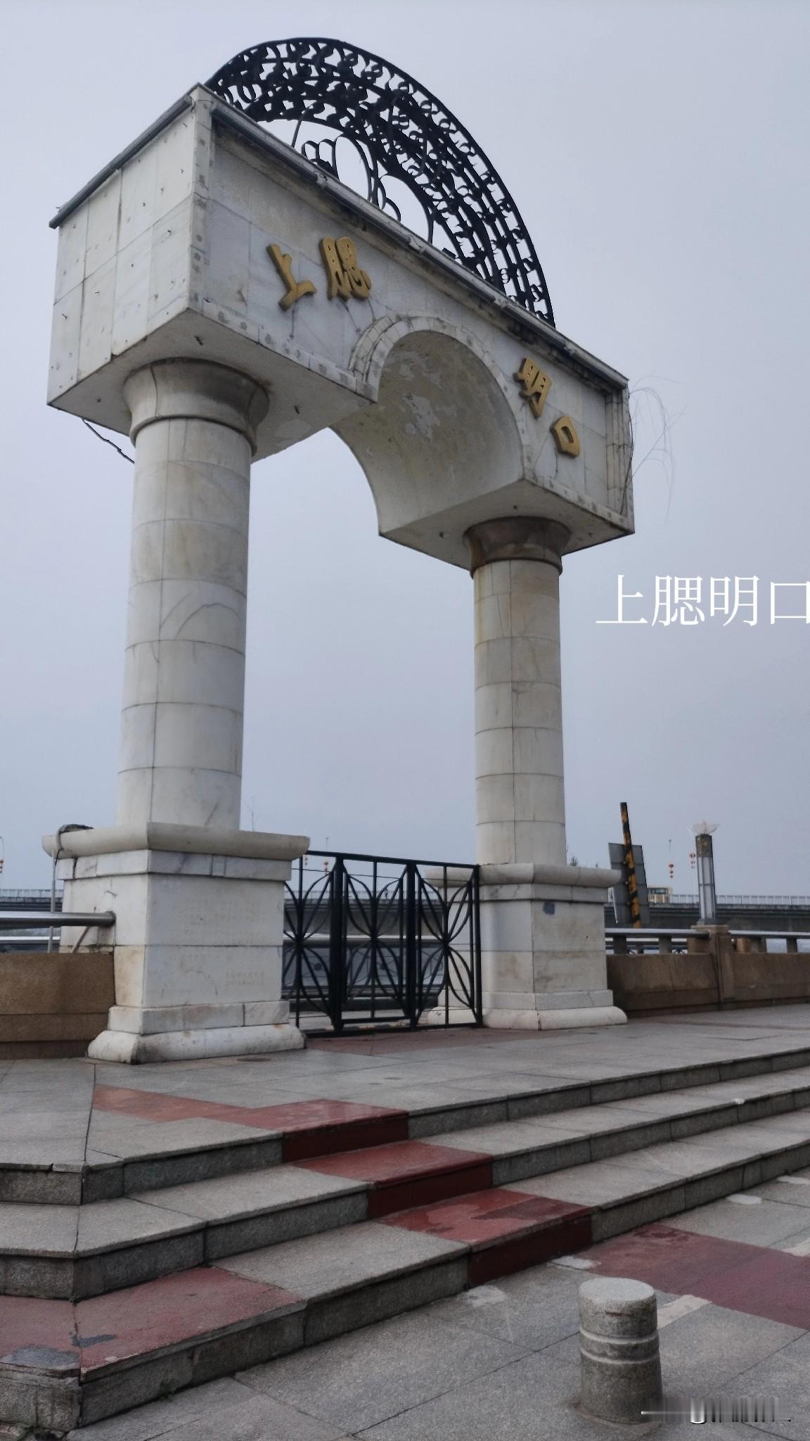 来来一睹汉江襄阳樊城段的码头，短短的从1一2公里的河道，自拖拉机厂至市一医院河边