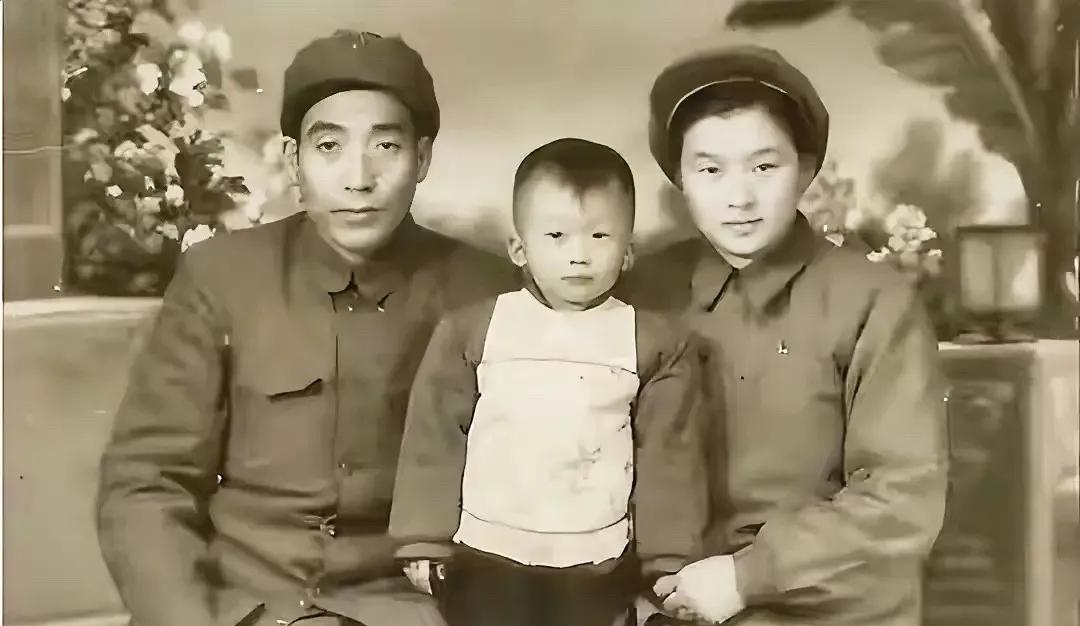 1952年，志愿军铁道兵三师师长黄振荣回国治病，给他看病的女军医周兰说，她和恋人