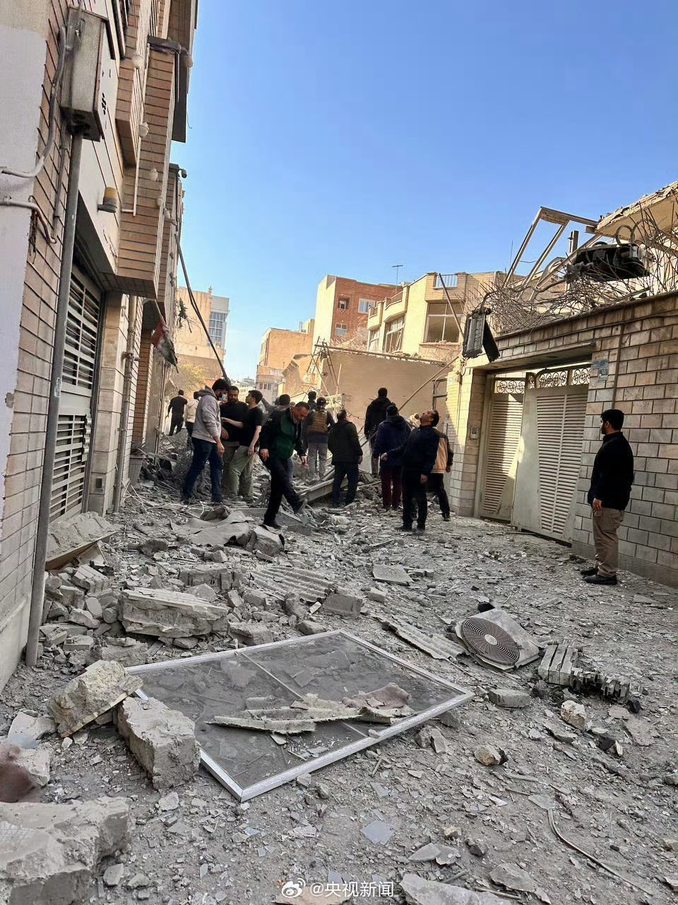 【以军称打死约1900名伊朗军人 】以色列国防军发言人埃菲·德夫林9日称，自发动