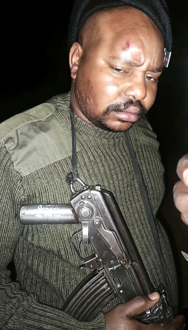 工资2000块钱非洲保安也不好当，晚上的小偷多亏用的是弹弓，要是用的烧火棍可怎么