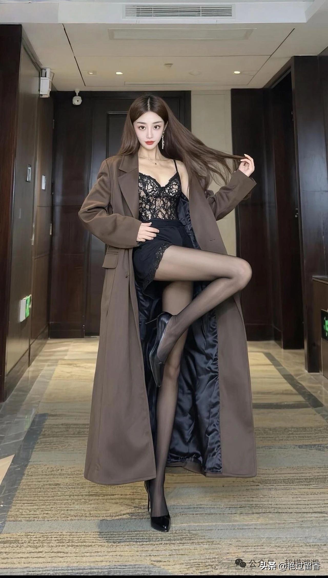 优雅黑丝诱惑，长外套下的性感诱惑！黑丝质感写真