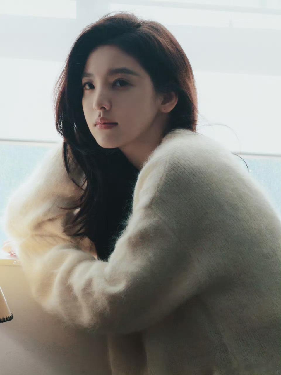 章若楠想把你和时间藏起来 zrn章若楠沈千盏 “春意填不满你的野心，你要盛夏，也