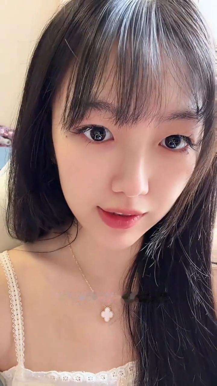 想必今天很多人等我的视频，等着急了吧。王姐这小子今天又不更新视频，想必又在大赚。