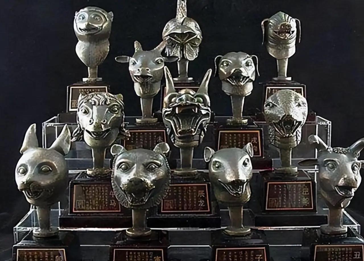 所谓的“藏着五万件国宝”并非指完好无损的珍宝，而是指在历经火劫、木劫和石劫后，依