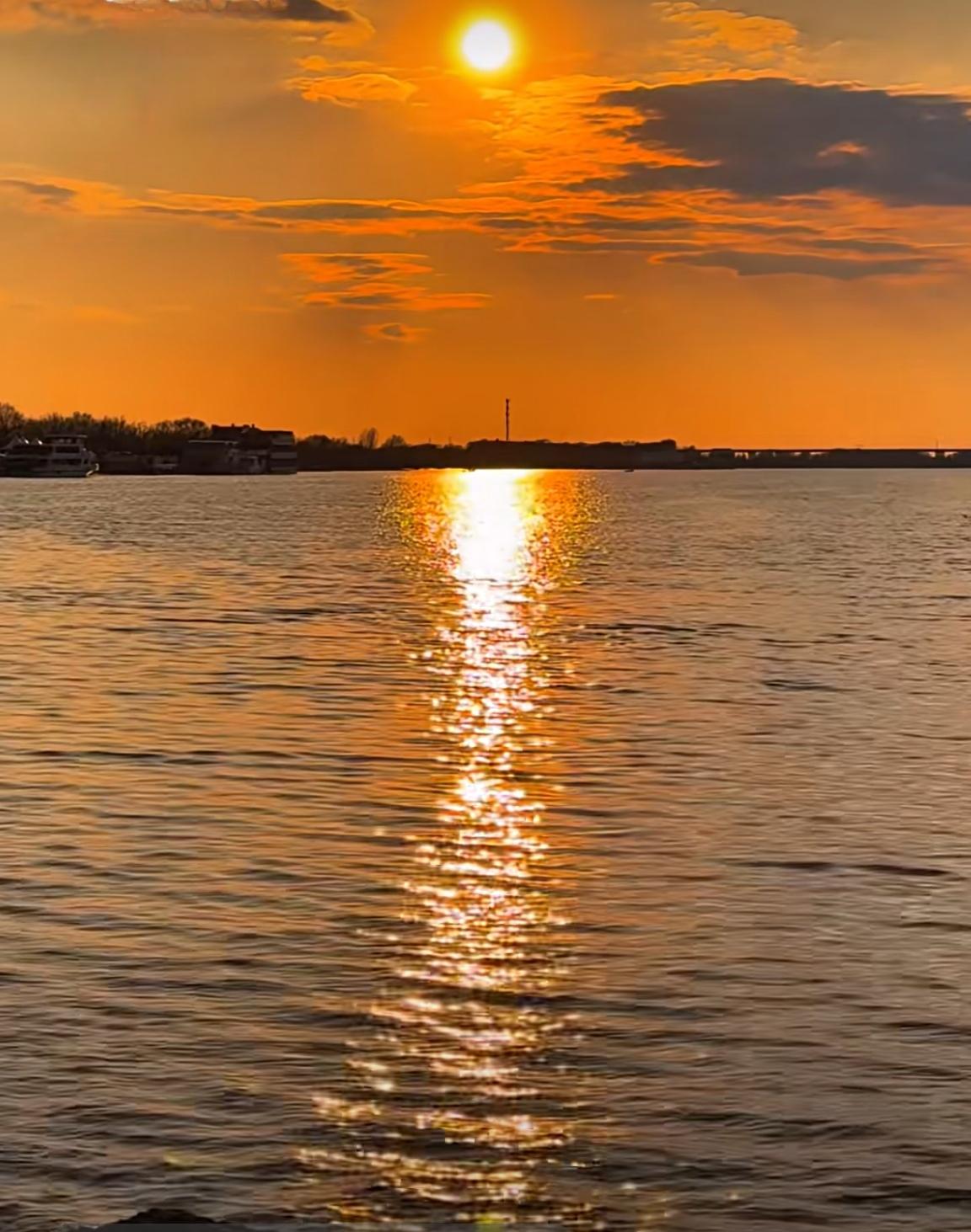 花心本质是欲望流动，而非伦理崩坏。它无关善恶，只关乎一个人对情感的定义。有人心中
