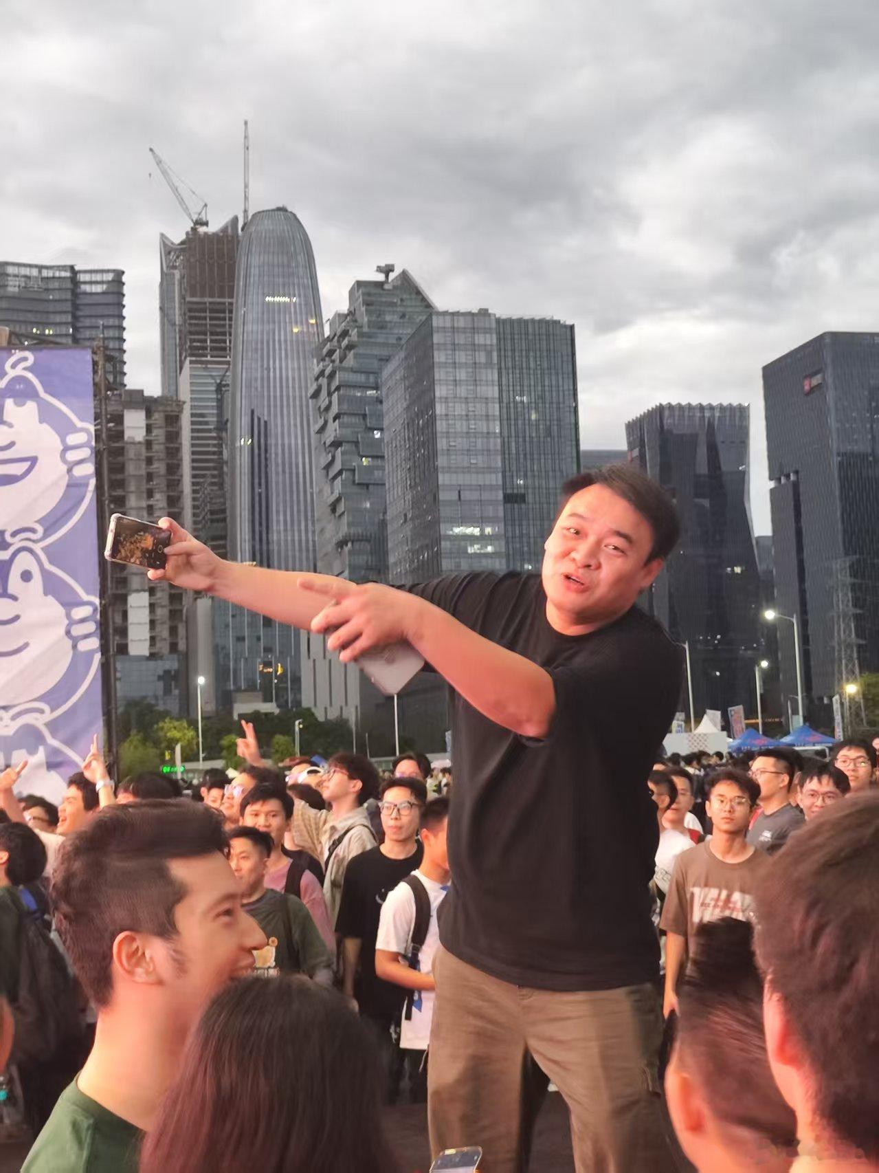 清理手机相册，翻到了24年去看情怀车展的照片一晃也过去这么久，真没想到，后面竟然
