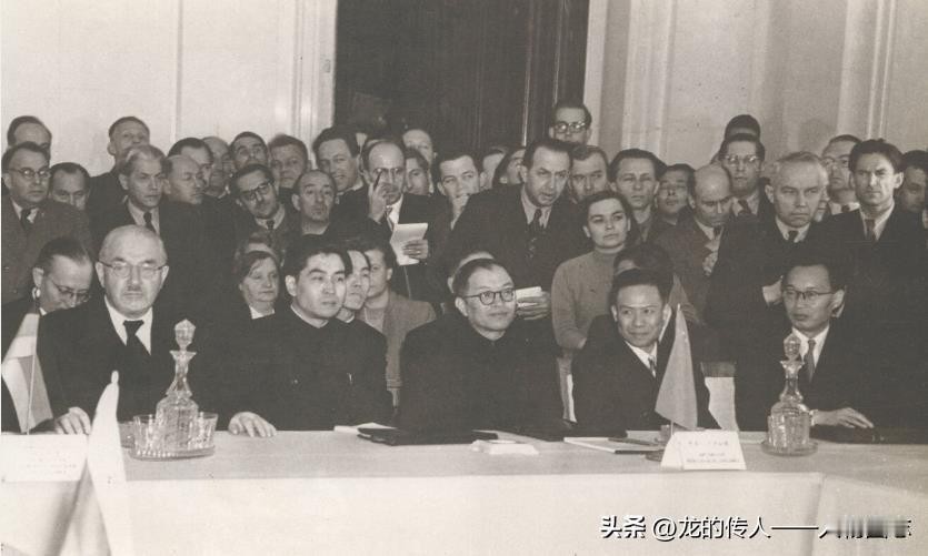 2271954年11月29日，张闻天以中华人民共和国政府观察员的身份出席欧洲国家