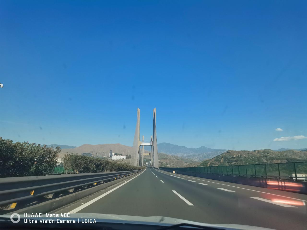 離開麗江古城，前往四川藥王寺途中。2023年11月14日下午4點多。