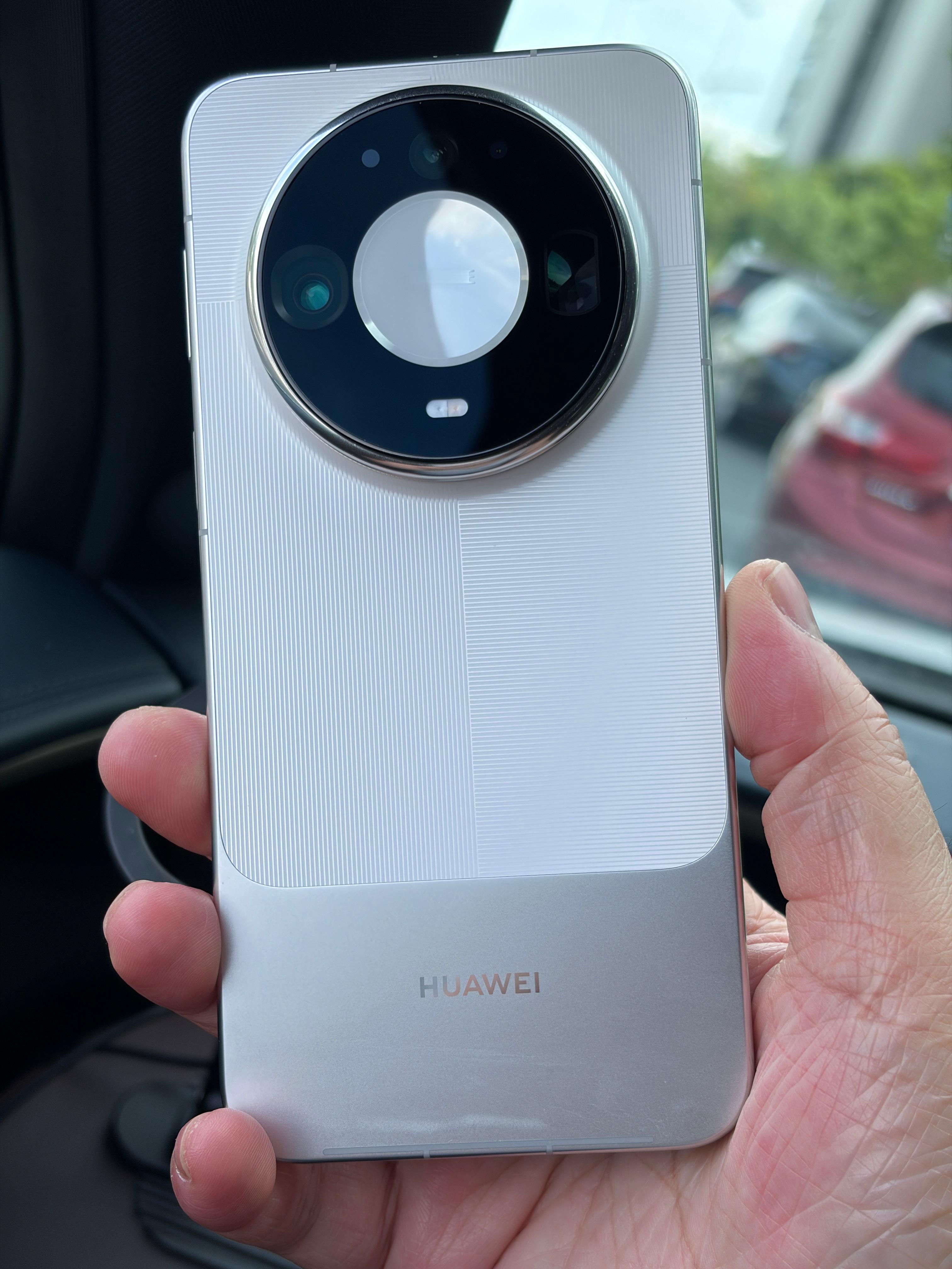Mate90ProMax 你可以说他贵，但是丑的话我觉得不搭边[允悲]这一代摄像