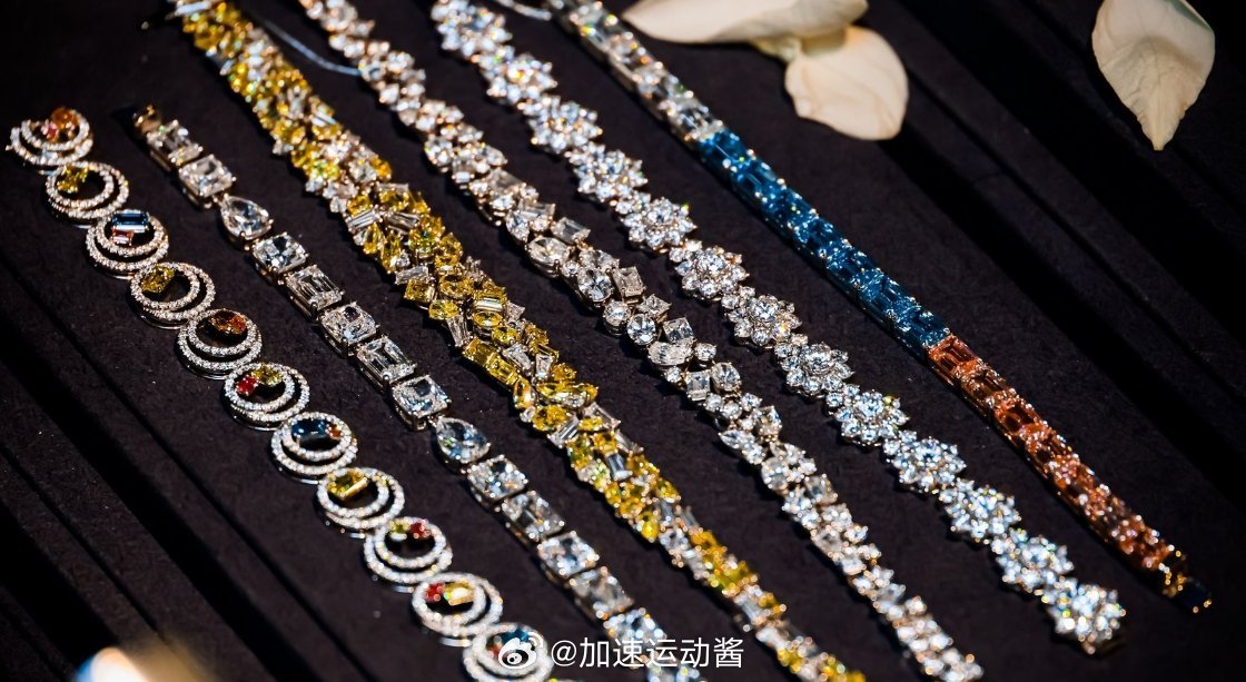 昨天逛了珠宝展各种知识疯狂吸收中。。。隔行如隔山果真是这个道理，但是一样去学到了