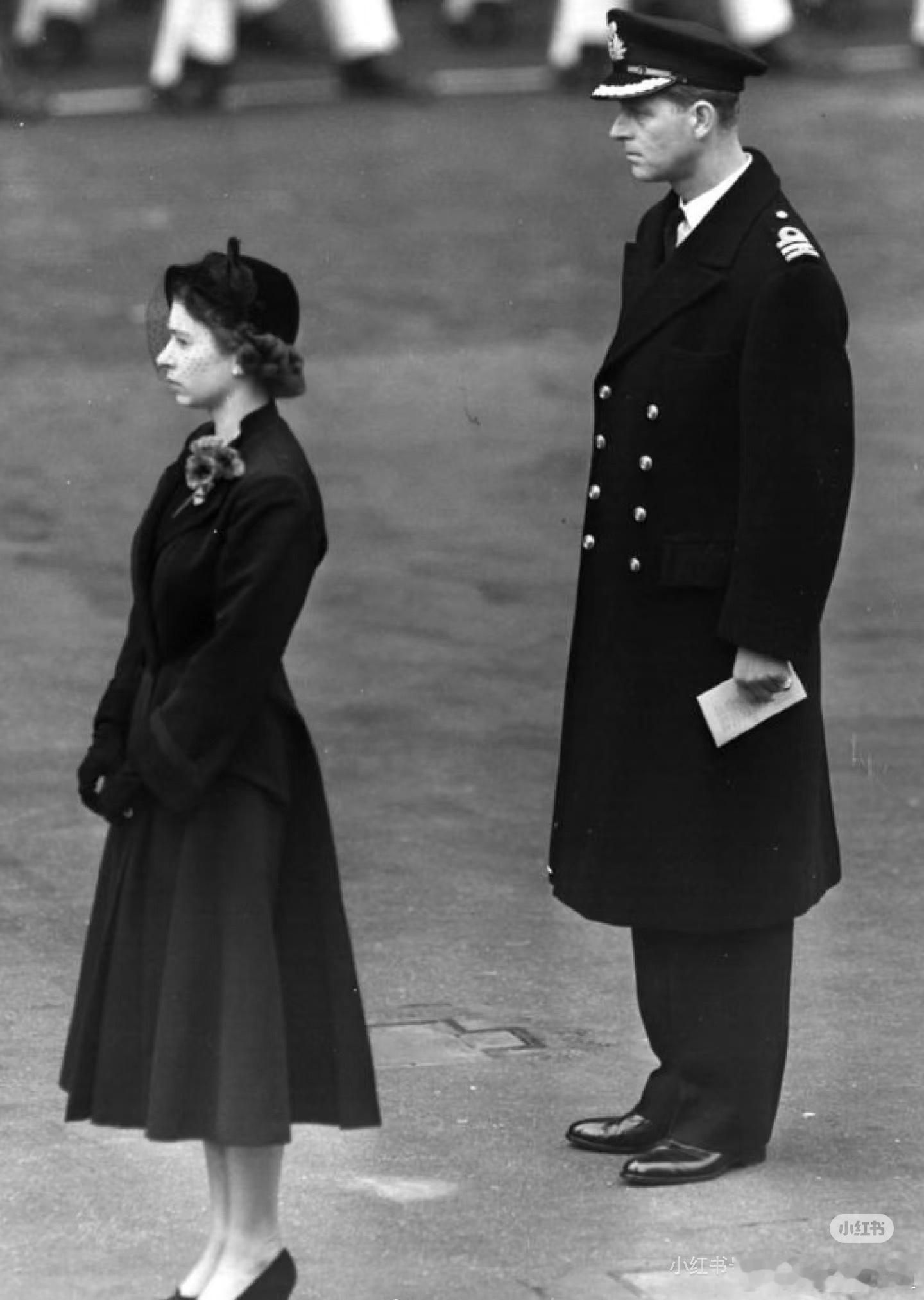 菲利普亲王：辛酉 甲午 甲辰，直接伤官见官克年柱了，他生出来后希腊王室就被推翻了