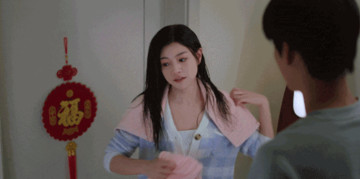 姐姐从从容容弟弟慌慌张张《狙击蝴蝶》名场面笑疯！李雾红温到冷水洗脸，年纪轻轻根本